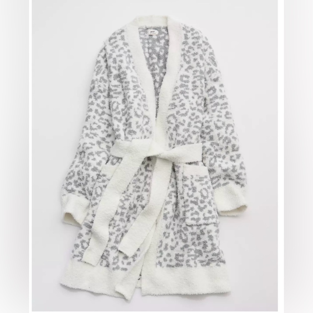 Aerie Marshmallow Gray Leopard Print Robe